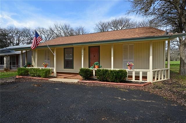1st image of 20 Wildwood Cir