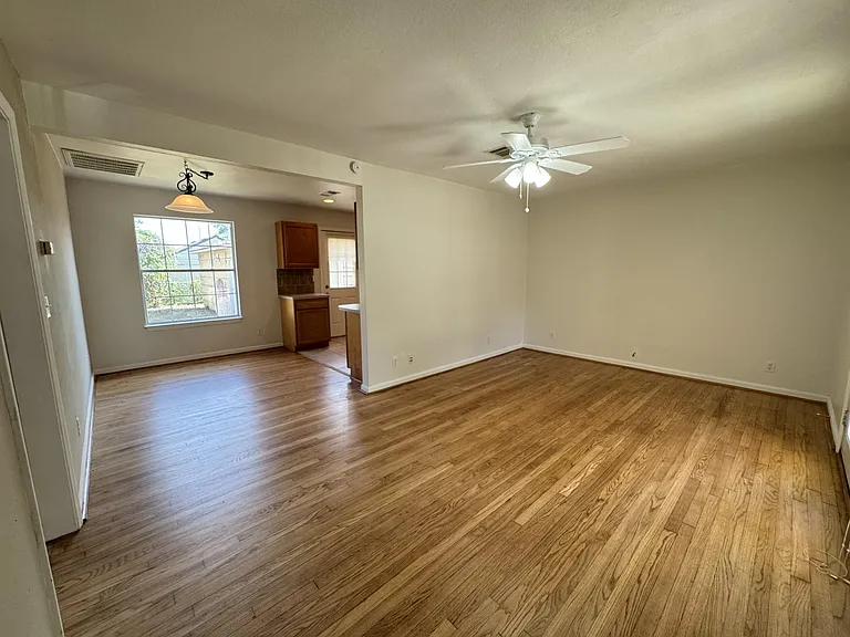 216 Gale St — Photo 8