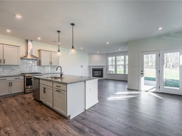 18620 Palisades Rdg, Moseley, VA 23120