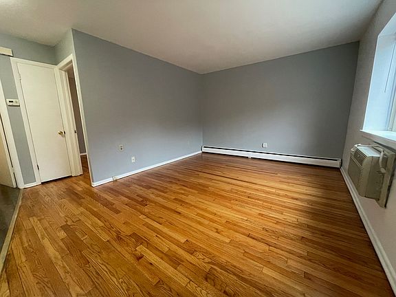 4th image of 1466 N Farwell Ave APT 05