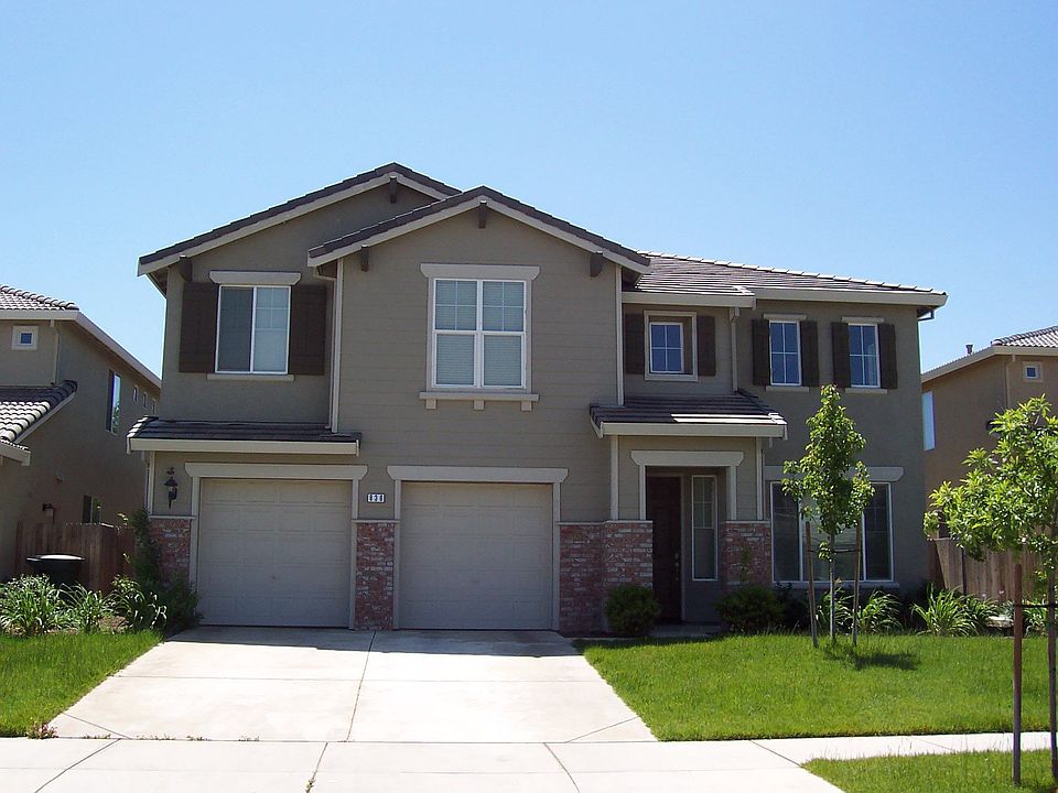Front View-3 Car Garage