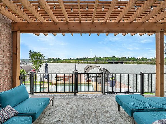 3rd image of 373 Bayshore Dr