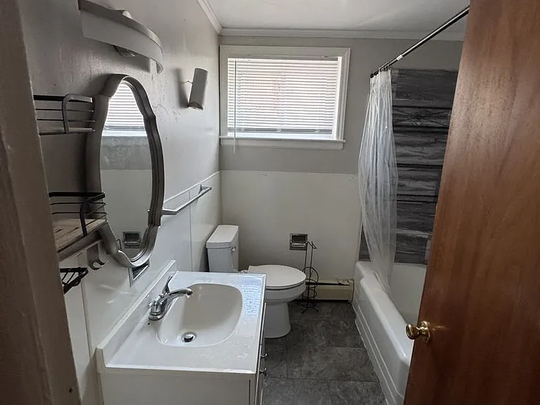 1018 Montgomery St — Photo 3