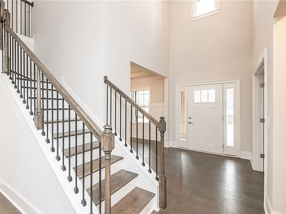 4th image of 220 Holly Branch Rd