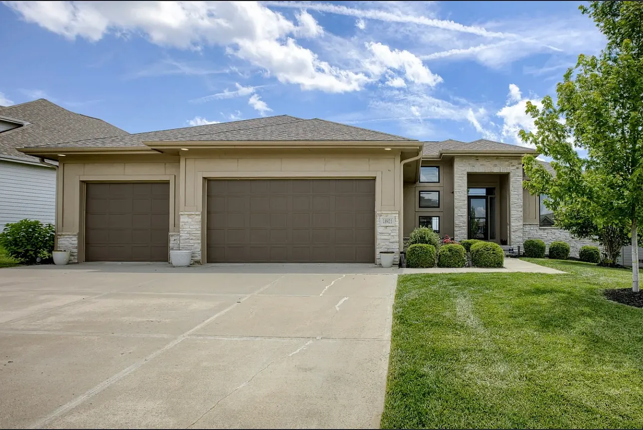 6 bed, 3630 sqft, $3,550 — Photo 1