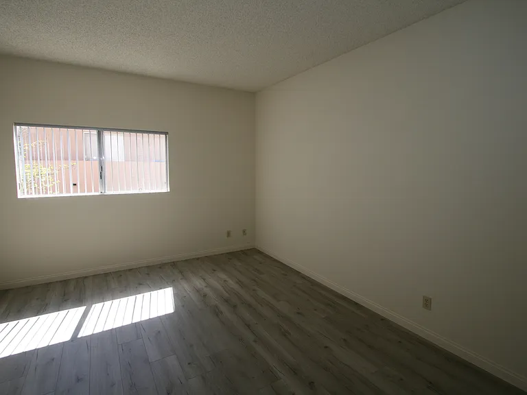3637 Clarington Ave #112 — Photo 35