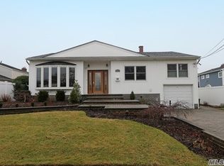 3087 Denton Dr, Merrick, NY 11566