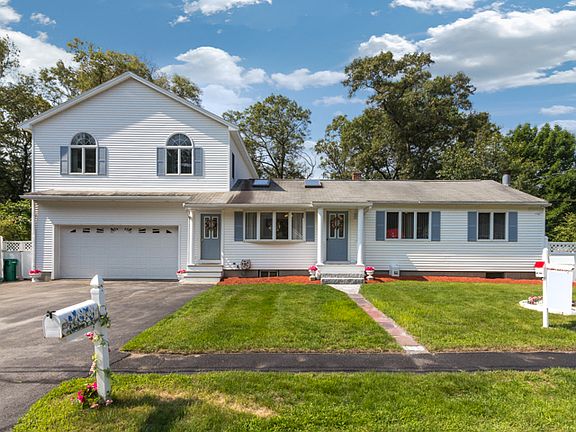3rd image of 4 Newport Dr