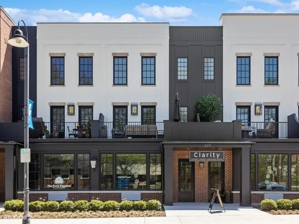 227 Burlington Ave Unit 3, Clarendon Hills, IL 60514