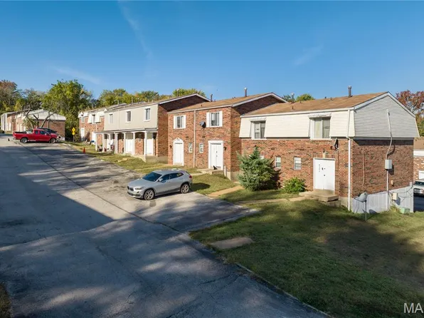 9192 Vanity Fair Dr, Saint Louis, MO 63136