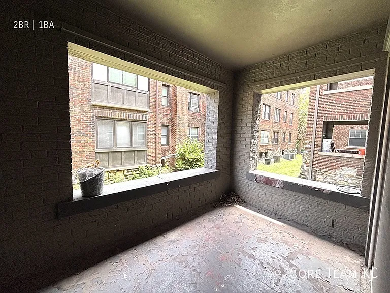 710 W 48th St #105 — Photo 1