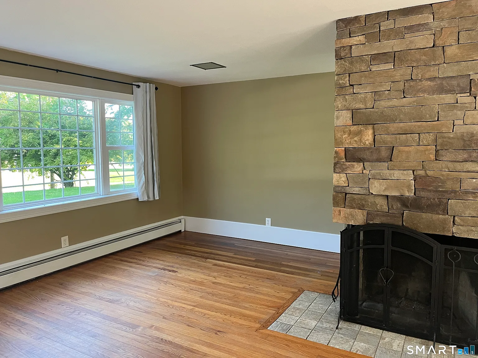 3 bed, 1.0 bath, 936 sqft, $2,500 — Photo 3