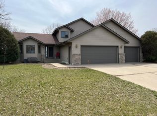 4560 Pond View Dr, Big Lake, MN 55309