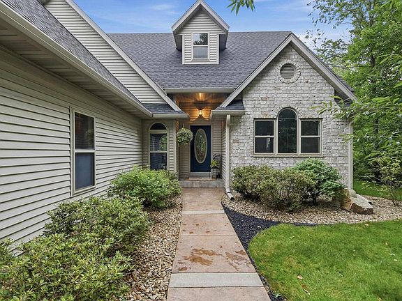 3rd image of 4900 HUMMINGBIRD LANE