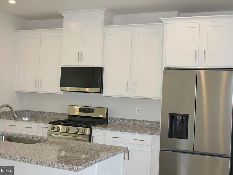 139 Heyford Dr — Photo 3