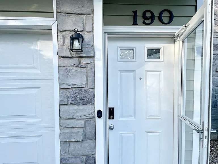 190 W Green Meadows Rd — Photo 3