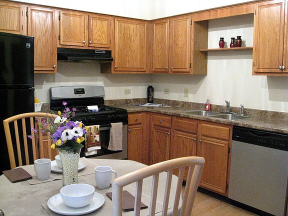 Updated kitchen w/ SS appliances