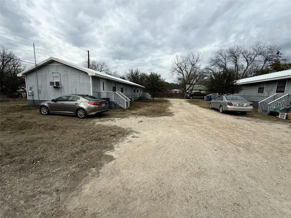 217 NE 2nd St, Cross Plains, TX 76443