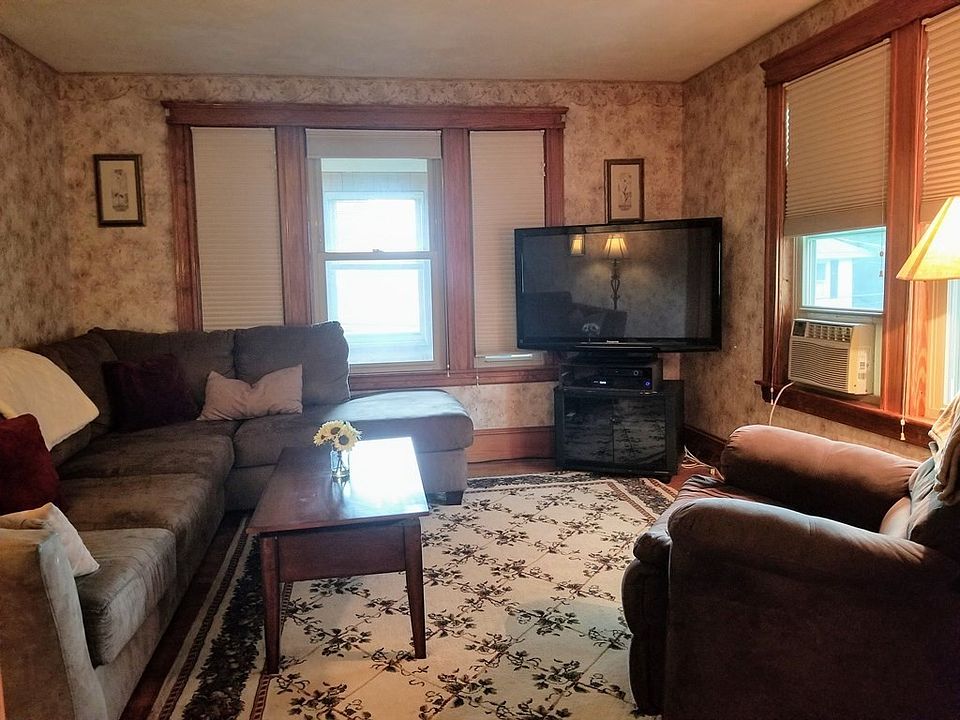 16 Hagar St Waltham, MA, 02453 Apartments for Rent Zillow