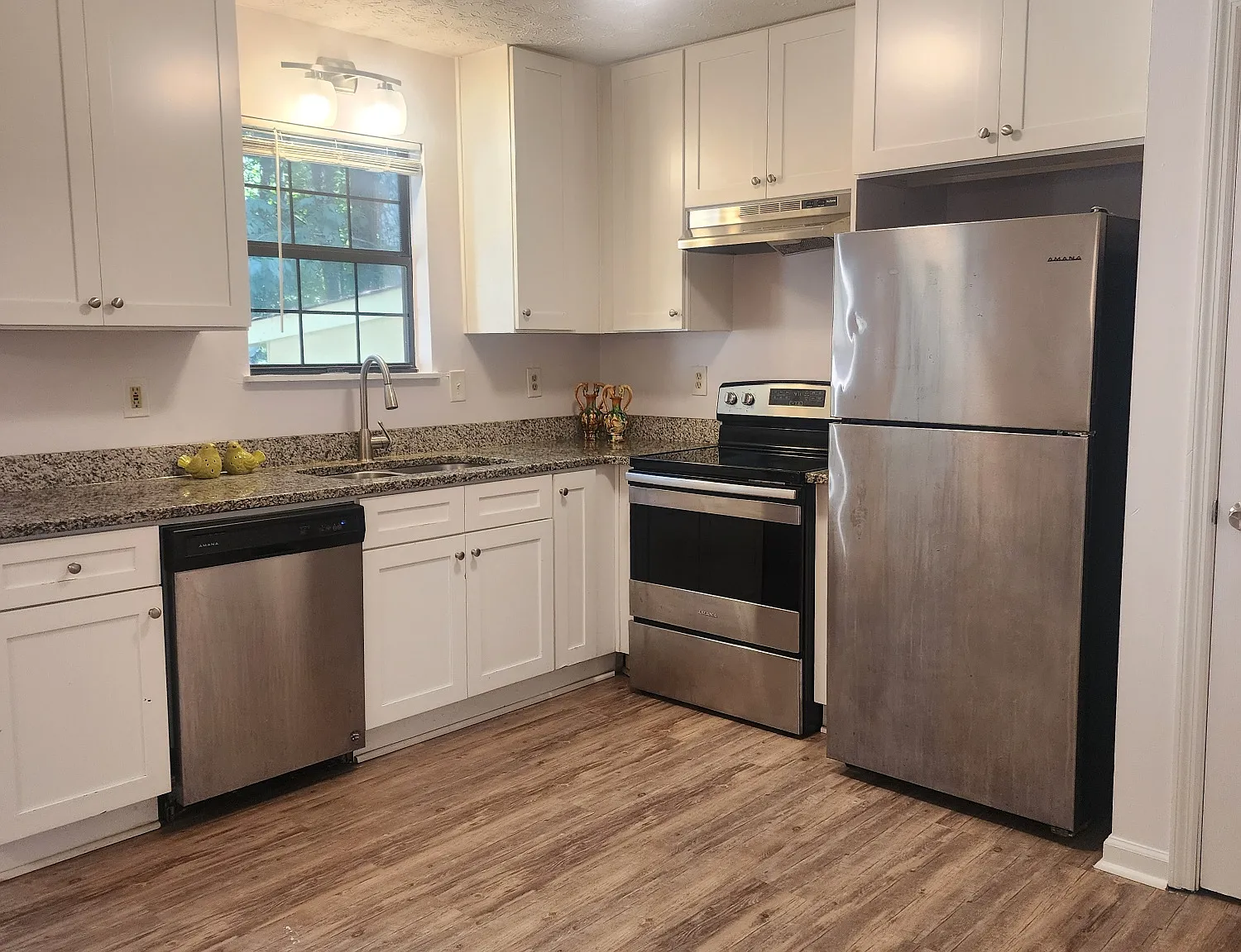 2 bed, 2.5 bath, 1210 sqft, $1,945 — Photo 2