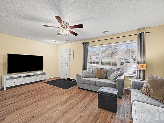 5th image of 232 Butler Pl