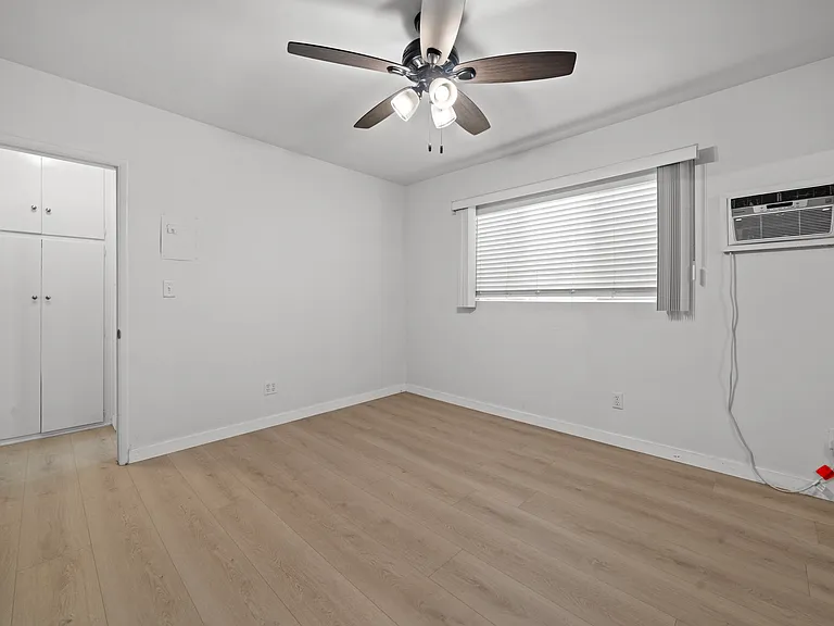 147 N La Peer Dr #6 — Photo 14