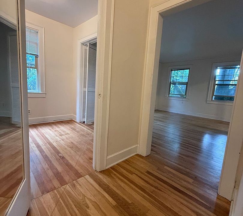 1st image of 704 E Thomas St #105