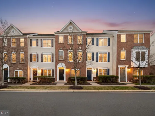 42919 Pamplin Ter, Chantilly, VA 20152