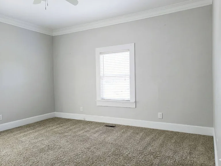 402 Laurel St — Photo 18