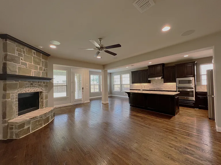 720 Raunald Dr — Photo 5