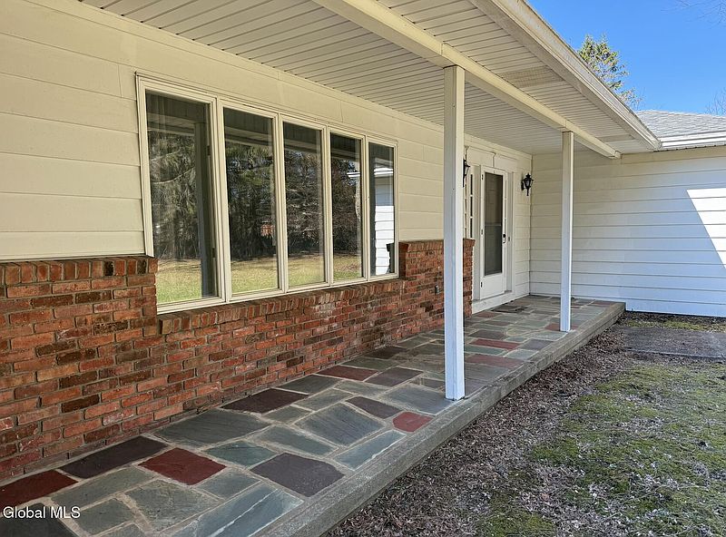 4th image of 36 O'Neil Avenue
