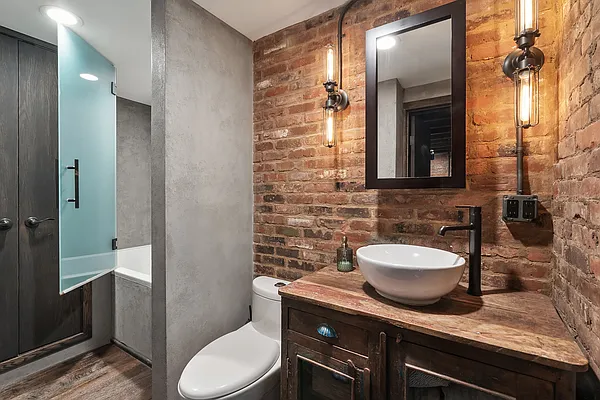 Rented by Coldwell Banker Warburg | media 23