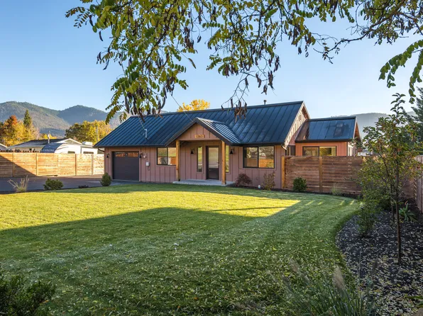 1363 NW Highland Ave, Grants Pass, OR 97526