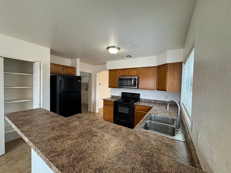 7815 S Wild Primrose Ave — Photo 2