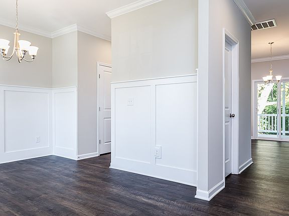 3rd image of 621 Porter Hill Dr