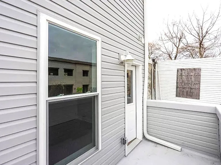537 Morse St — Photo 12