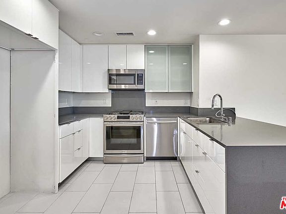 4th image of 105 S Mariposa Ave APT 408