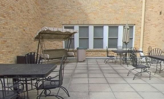 3rd image of 729 W Grand Ave #10
