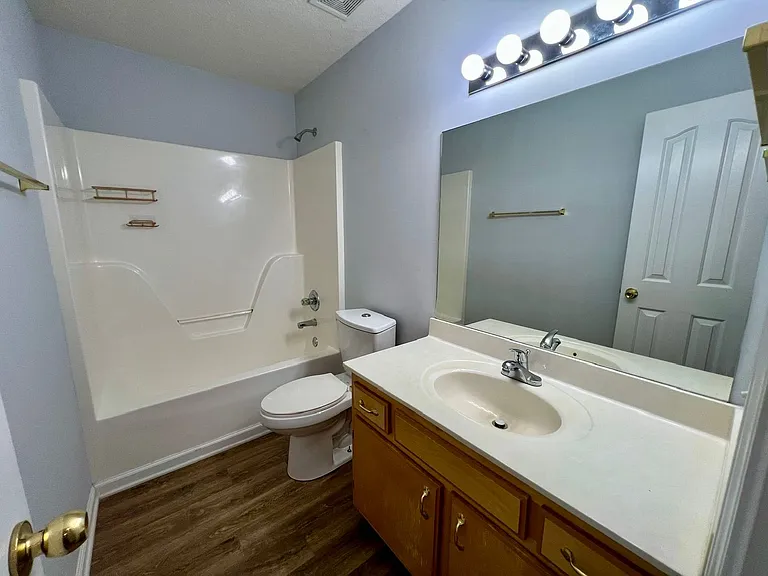 2720 Roscommon Dr — Photo 13