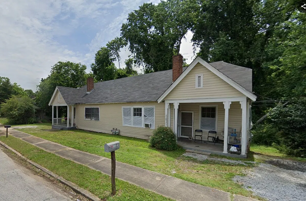 2 bed, 920 sqft, $750 — Photo 2