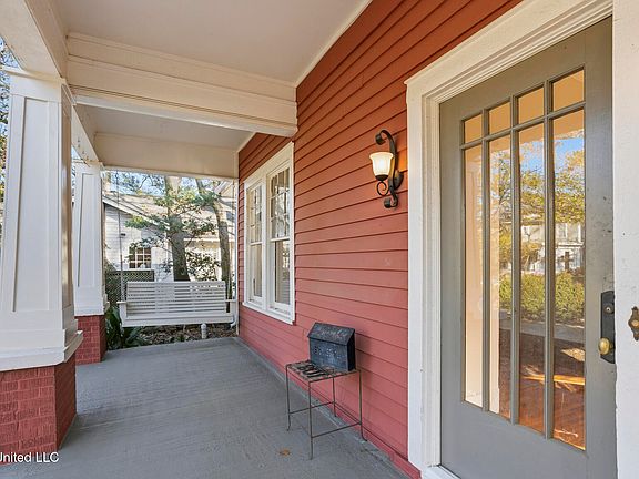 5th image of 801 Arlington St