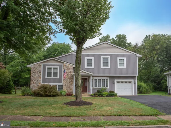 3460 Whitehall Dr, Willow Grove, PA 19090