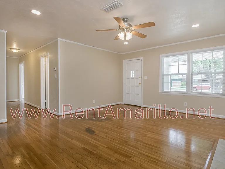 1613 Bowie St — Photo 2