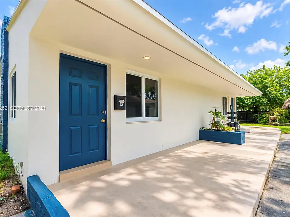 123 SE 2nd Ave #1