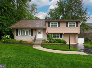 2202 Burkey Dr, Wyomissing, PA 19610