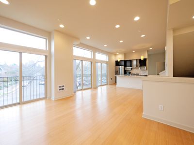 6011 Roosevelt Way NE, Seattle, WA, 98115