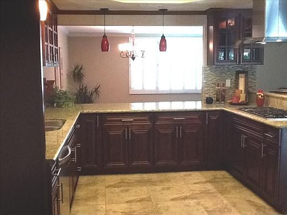 5th image of 710 E Sierra Madre Ave