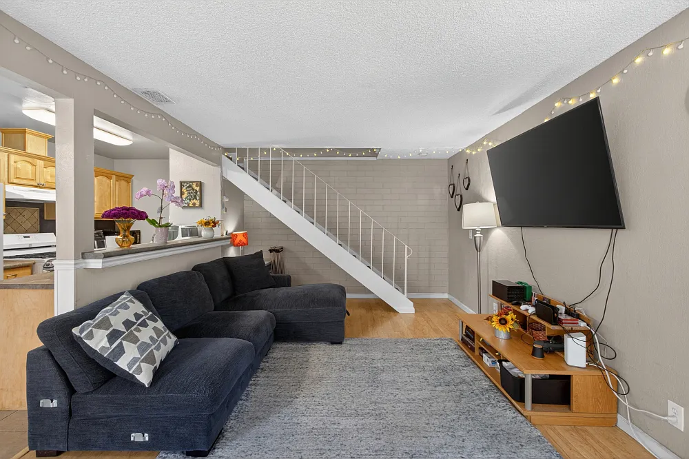 2 bed, 840 sqft, $2,100 — Photo 4