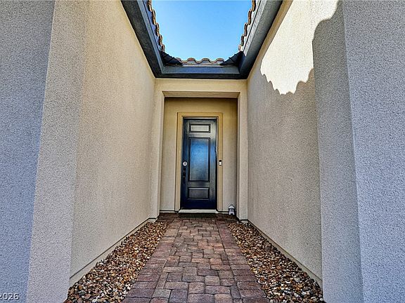2nd image of 43 Autumn Palm Ave