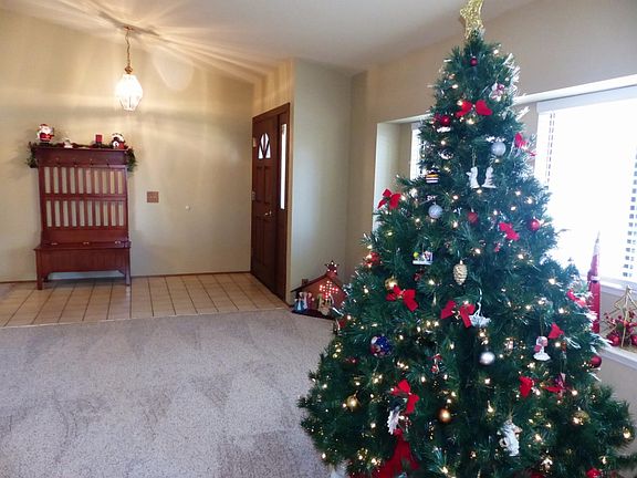 3rd image of 9829 Emerald Park Dr